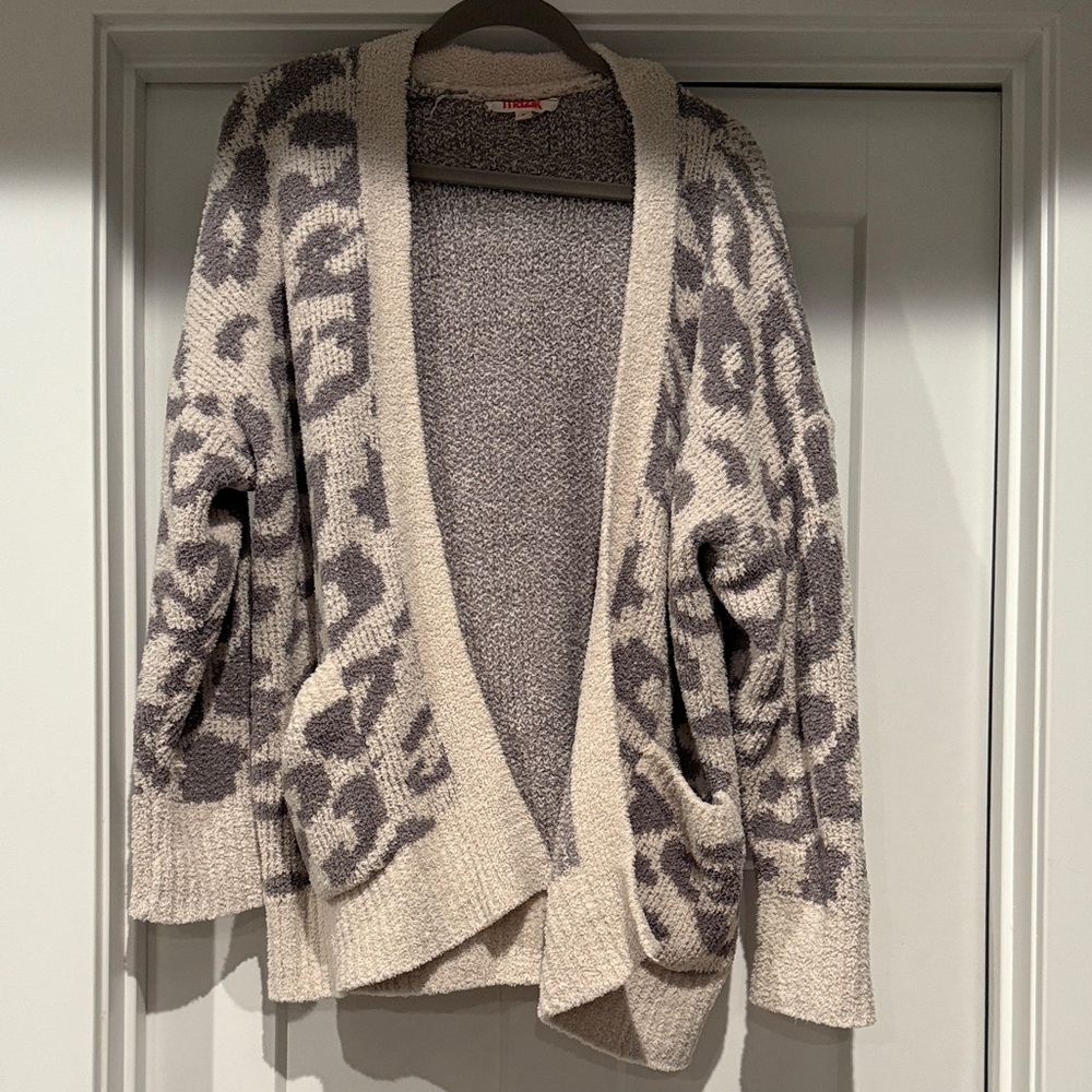 Mazik Cream and Gray Animal Print Cardigan